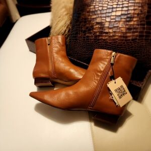 Chic Tan Leather Ankle Boots